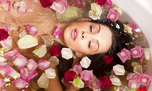 kąpiele z olejkiem na powiększenie piersi